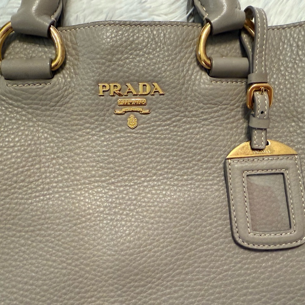 🎉HP🎉Prada Vitello Daino Tote/Satchel Handbag in Argilla Gray - Picture 4 of 16